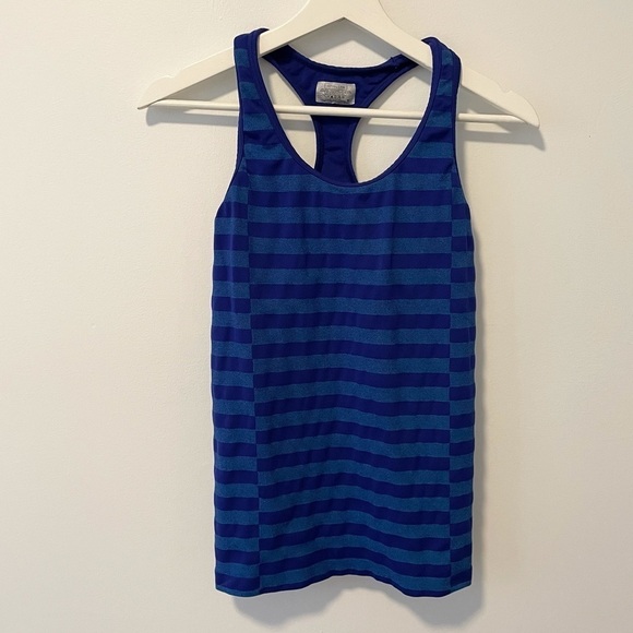 𝅺Athleta Blue Striped Workout Top - Picture 10 of 10